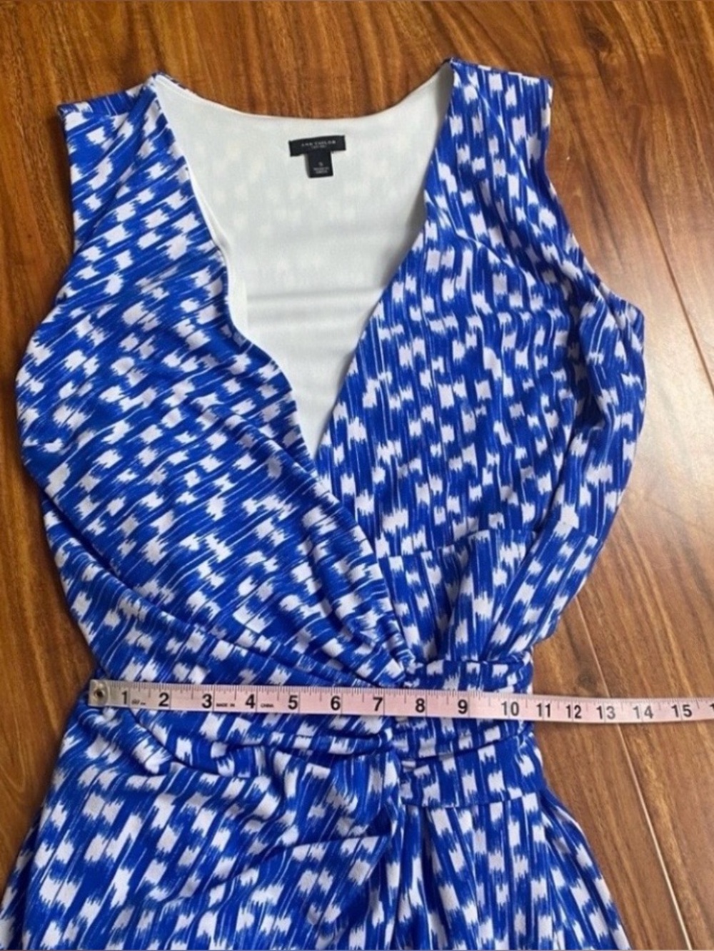 Ann Taylor Women Blue White Abstract V Neck Sleeveless Stretch Wrap Dress Size S - Picture 15 of 16
